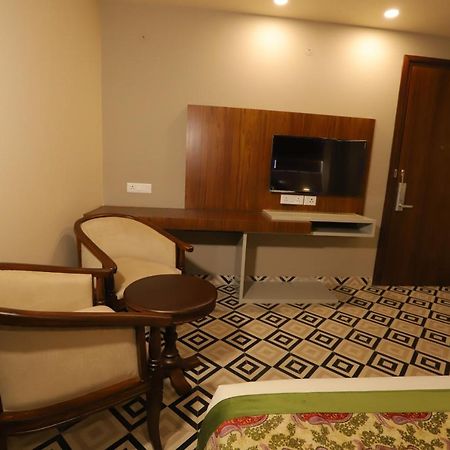 Ip Royal Hotel - Нью-Делі Екстер'єр фото